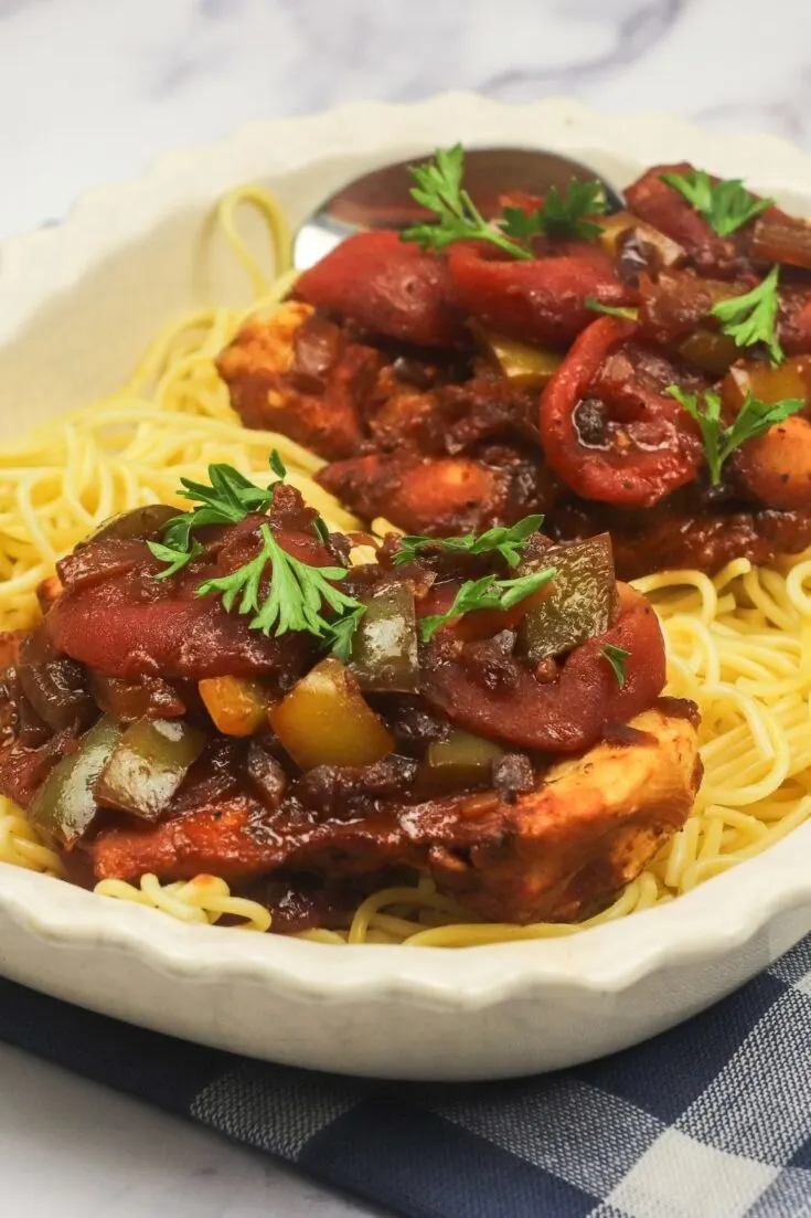 https://www.midlifehealthyliving.com/wp-content/uploads/2020/02/Chicken-Cacciatore-plated-735x1103.jpg.webp