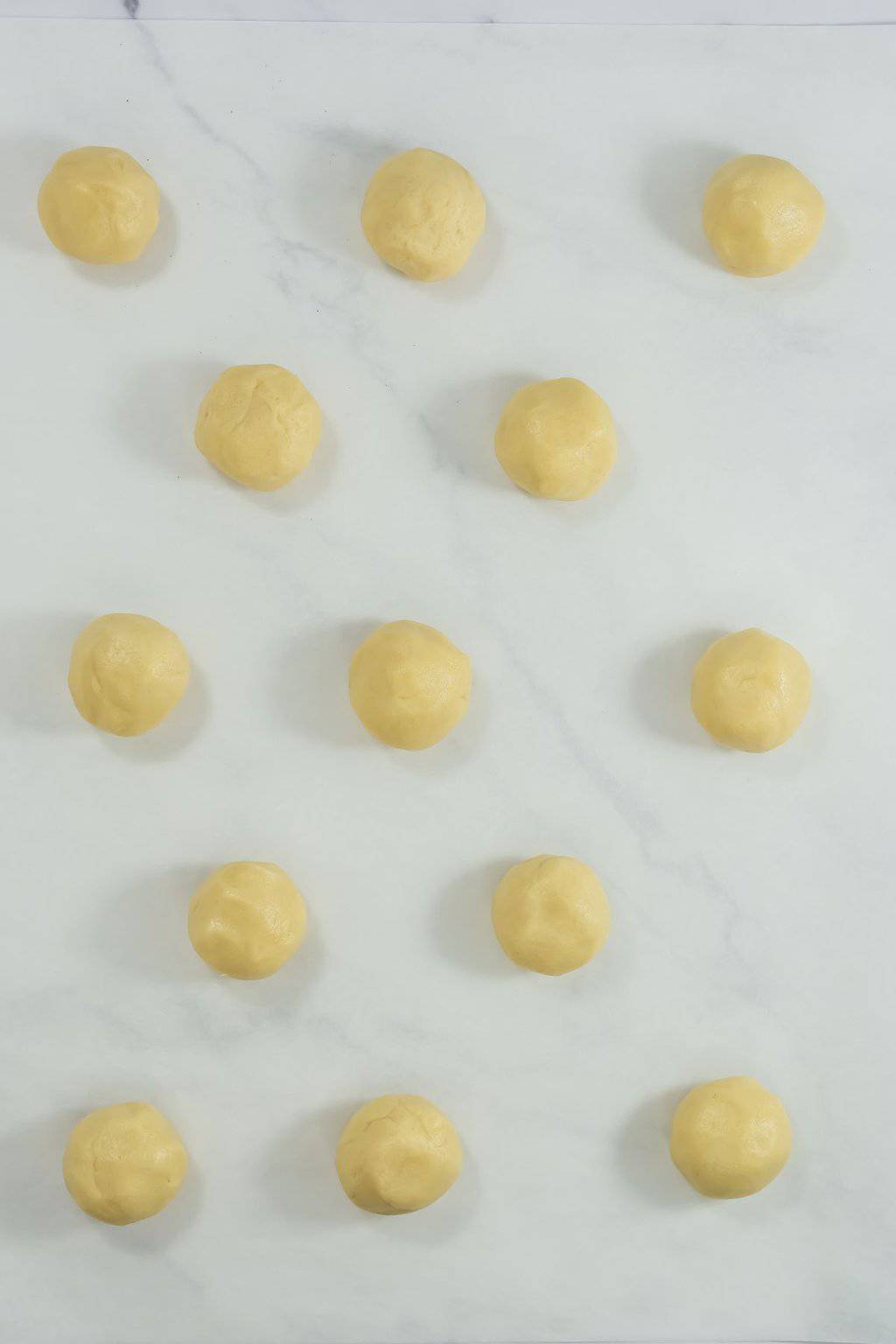 Rows of rolled cookie dough balls.