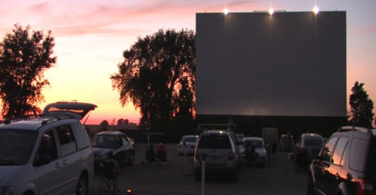10 Classic Drive-In Theaters Still Lighting Up Screens Across The Midwest (Illinois & Michigan + More)