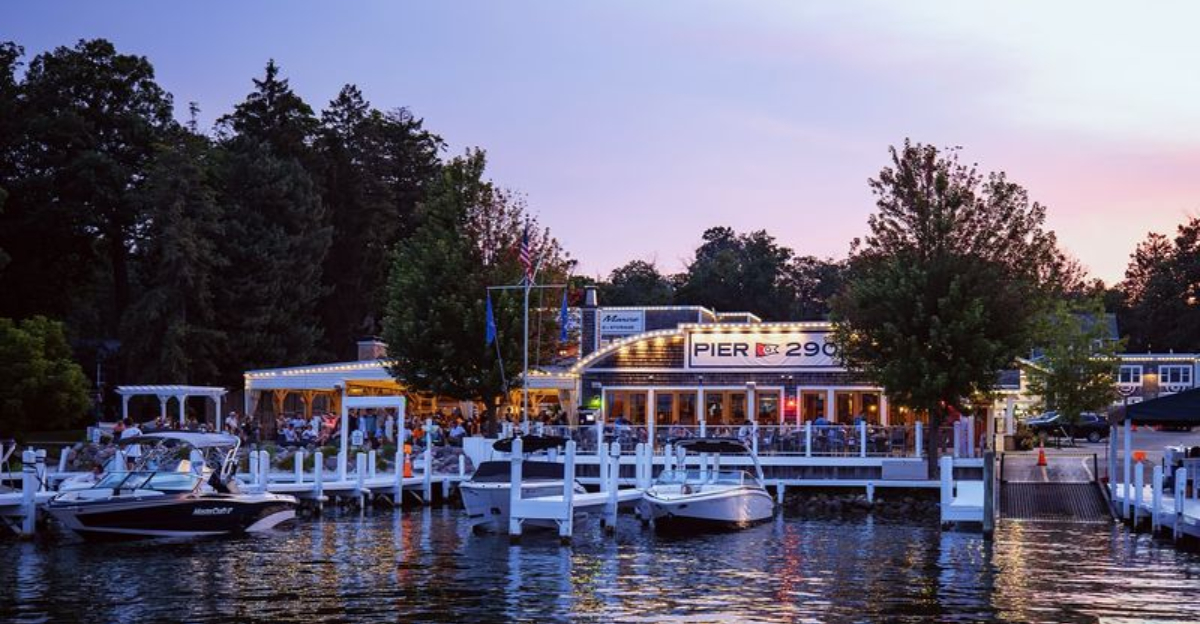 13 Wisconsin Lakefront Restaurants Serving Incredible Views And Even Better Food