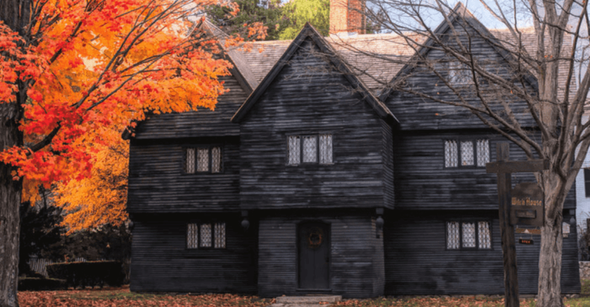 haunted locations across Massachusetts that you simply must visit this fall