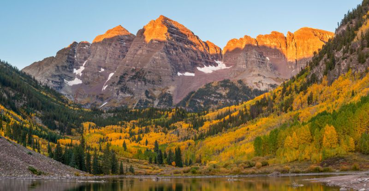 20 Regions Across The U.S. Showing Off Stunning Peak Foliage This Month