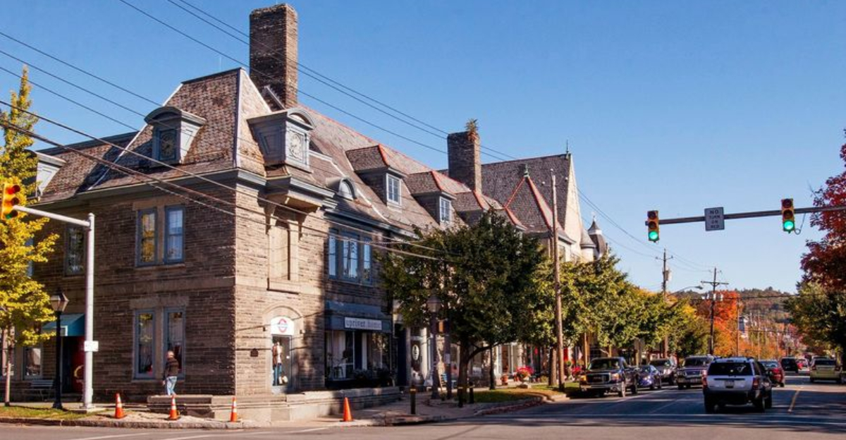 6 Charming Pennsylvania Mountain Towns Perfect For A Fall Escape