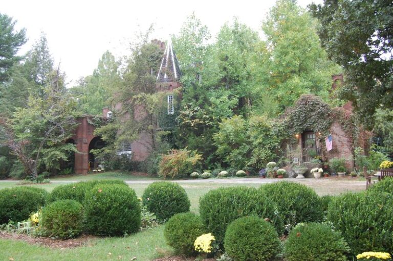 10 Enchanting Fairytale Castles And Historic Mansions Hiding In Tennessee