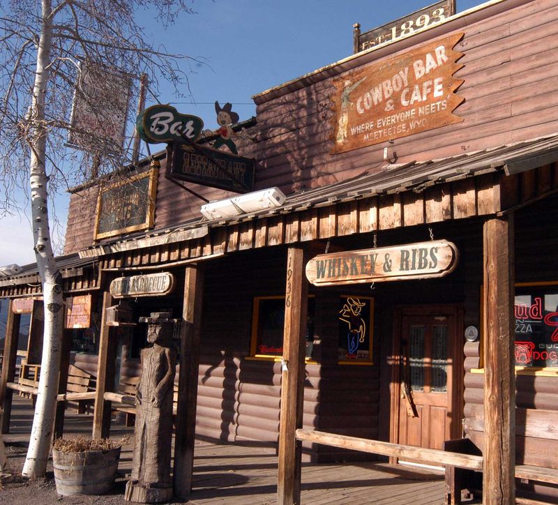 Cowboy Bar & Outlaw Cafe (Meeteetse, Wyoming)