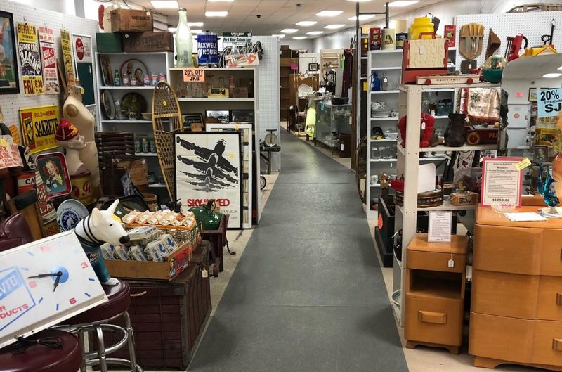 Rollermills Antique Center (Lewisburg)