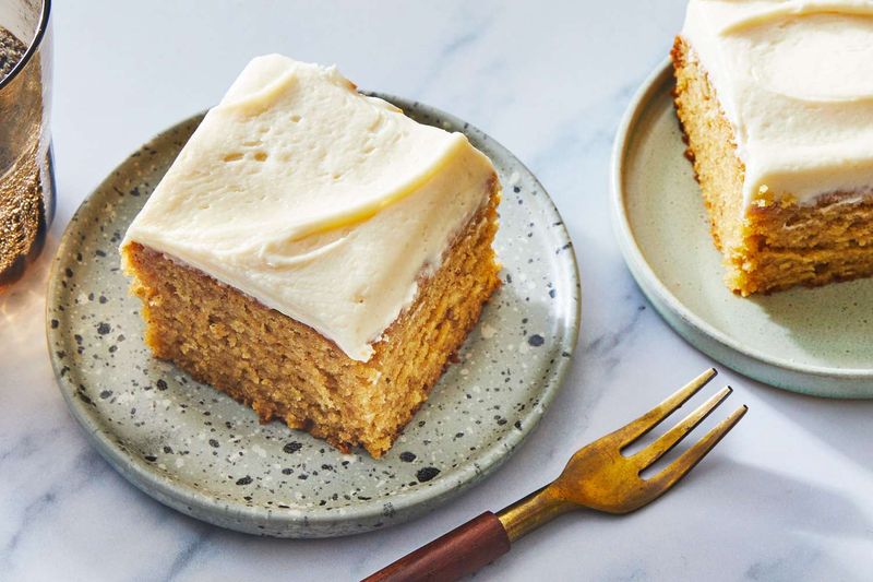 Applesauce Cake: Spiced Simplicity