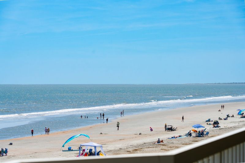 Isle of Palms: Family-Friendly Beaches with Water Sports Galore