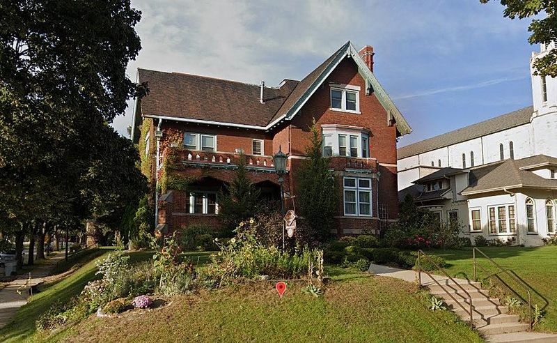 Brumder Mansion Bed & Breakfast & Theater – Milwaukee