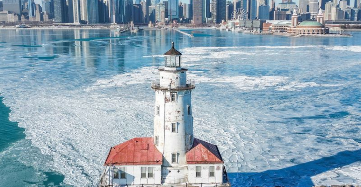 Illinois’ Four Must-See Lighthouses That Still Shine Bright