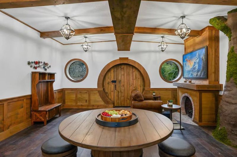 Spacious ~1,000-sq-ft Interior For Cozy Escapes