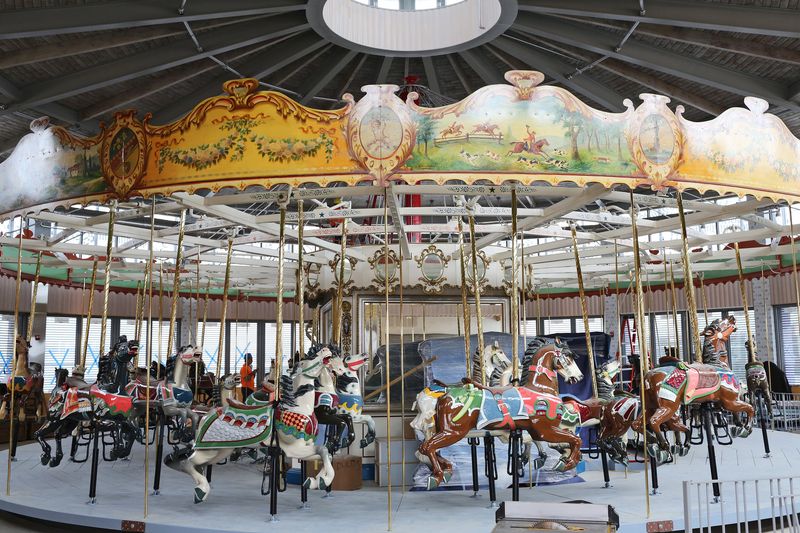 B&B Carousell