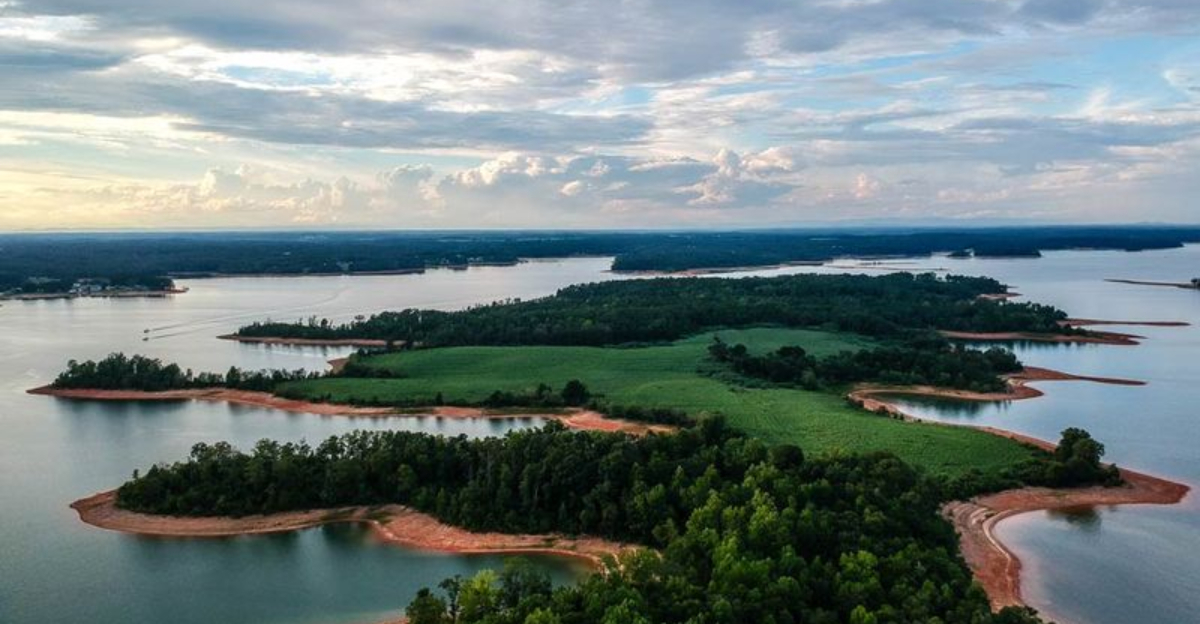 Lake Hartwell Shines Between South Carolina And Georgia For Fishing And Lakeside Dining
