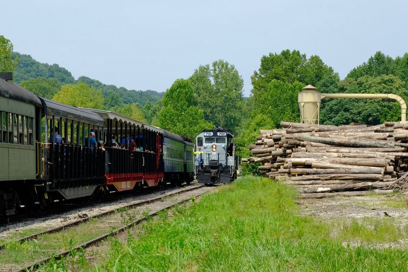 Hocking Valley Scenic Railway To Nelsonville