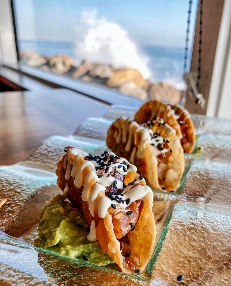 Duke’s Malibu – Barefoot Bar (Malibu)
