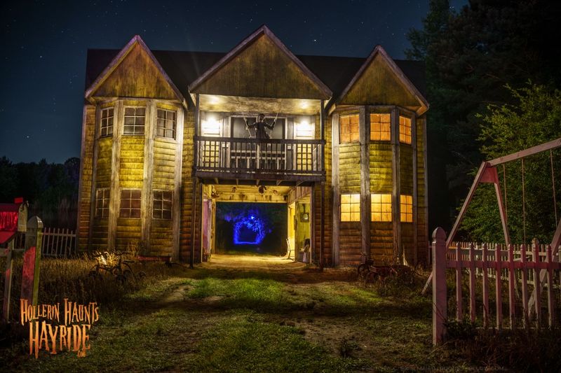 Hollerin Haunts Hayride (Clinton)