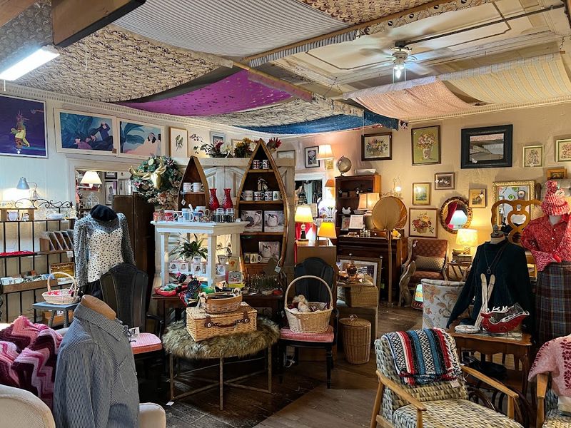 Vintage Collectibles Galore