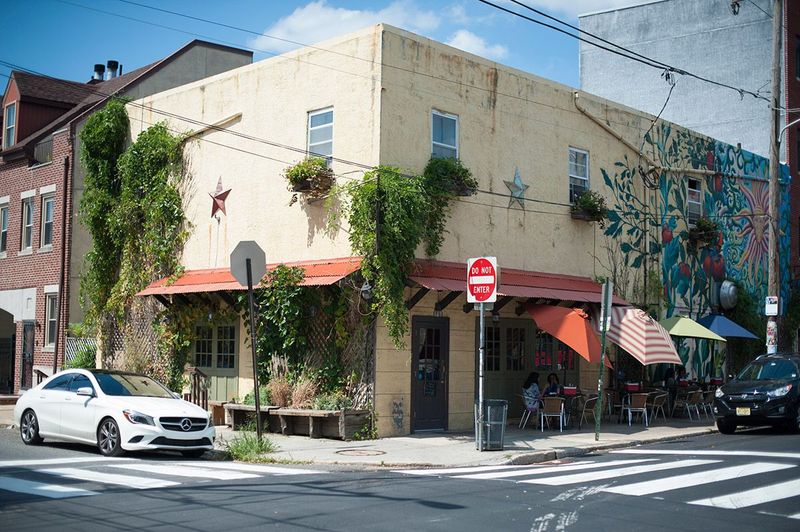 Honey's Sit 'n Eat: Northern Liberties' Jewish-Southern Fusion