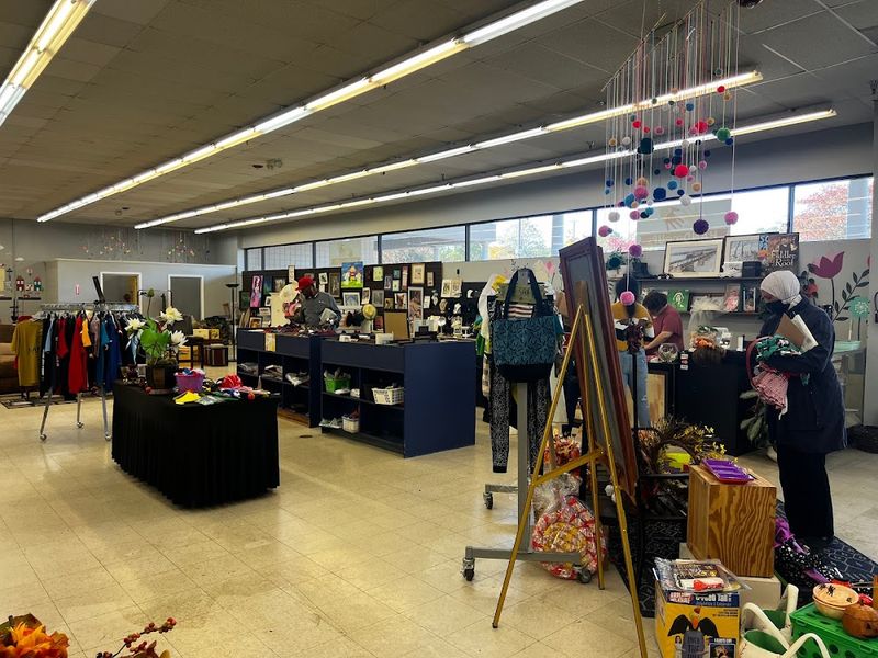 HANDmeUPs Thrift (Raleigh)