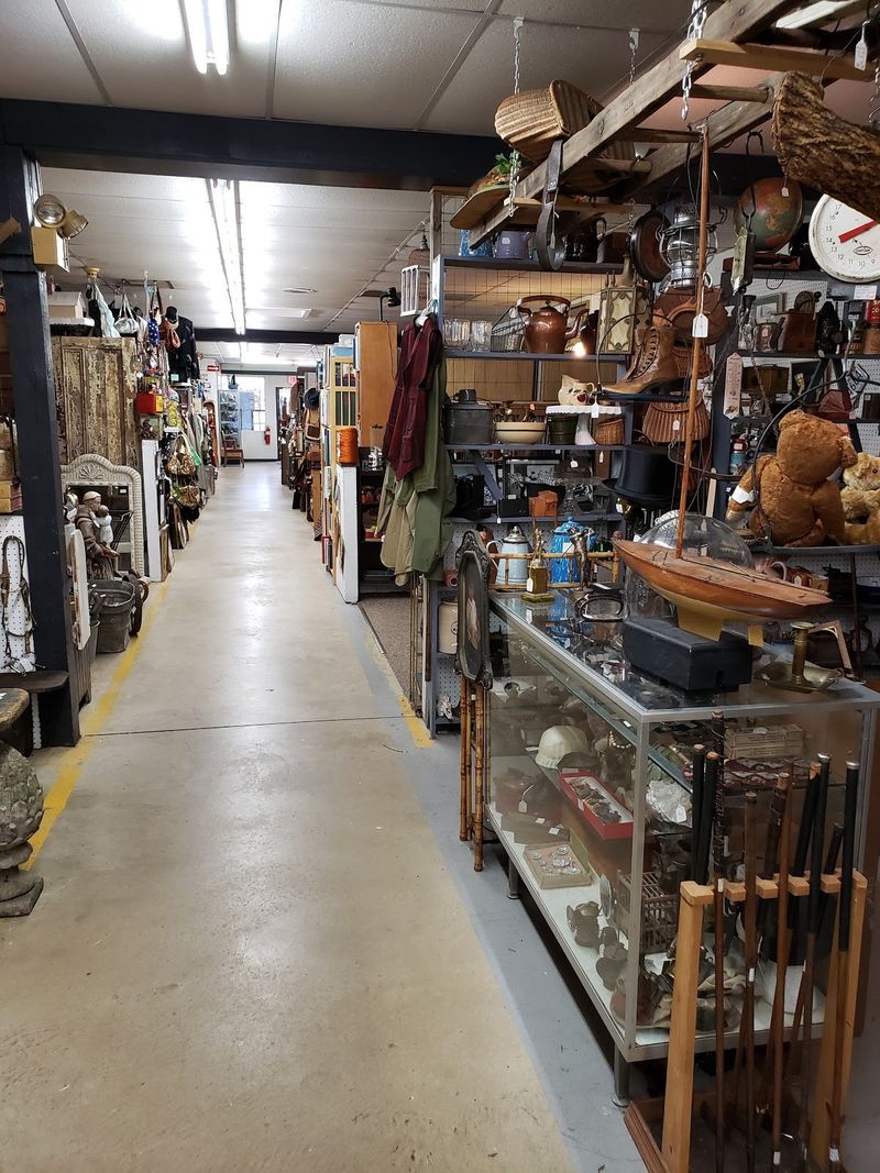 Adamstown Antique Mall (Adamstown)