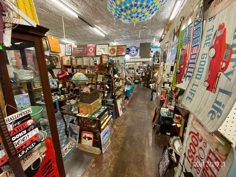 Charlotte's Web Antique Mall in Salem