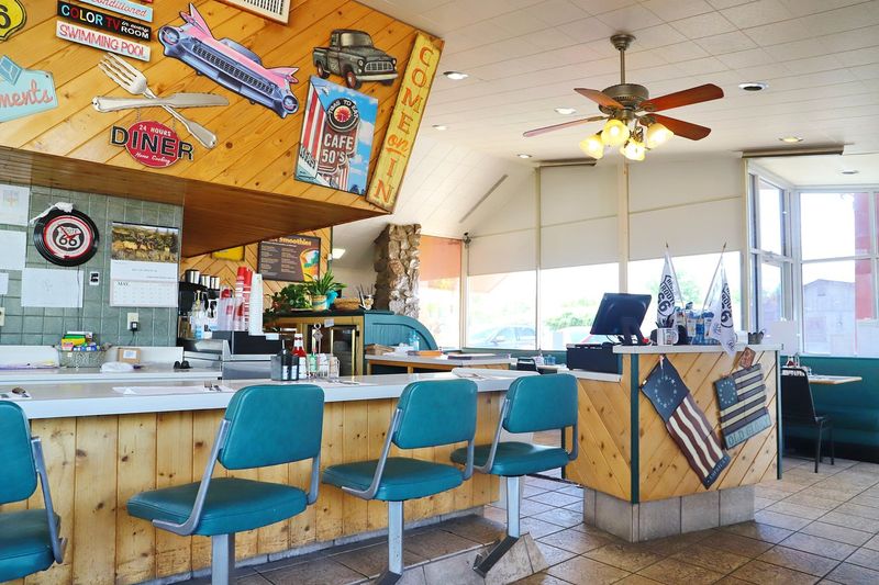 Turquoise Booths And Stained Glass Lamps Set An Easy Morning Mood