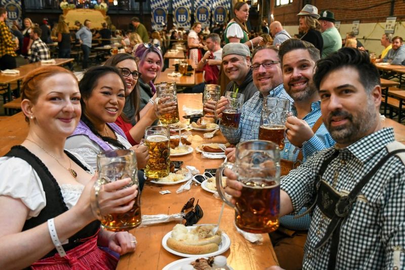Sunday Anchors Weekend with Traditional Oktoberfest Elements