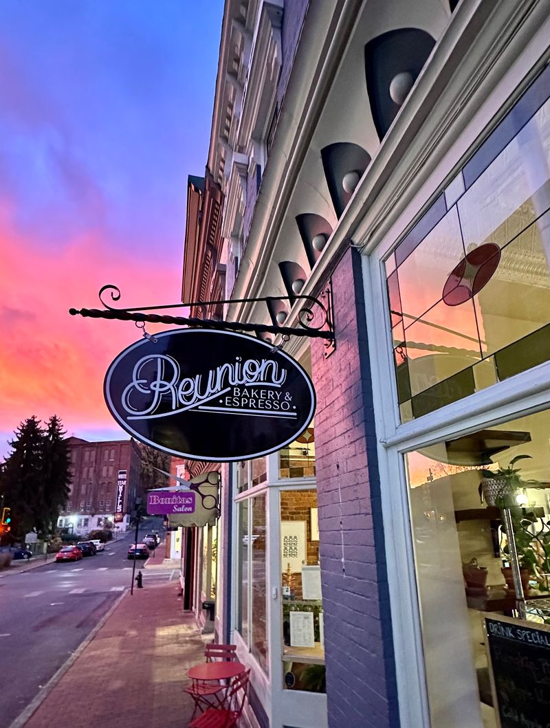 Dining Experiences That Create Community