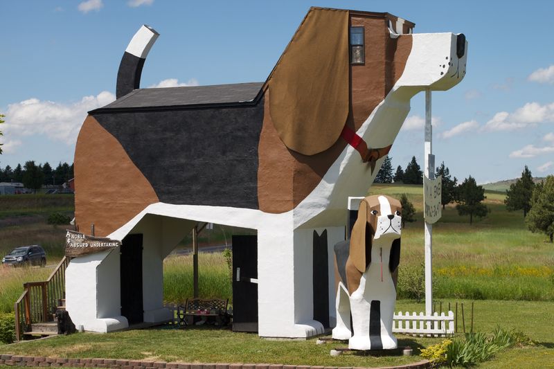 Dog Bark Park Inn – Cottonwood, Idaho