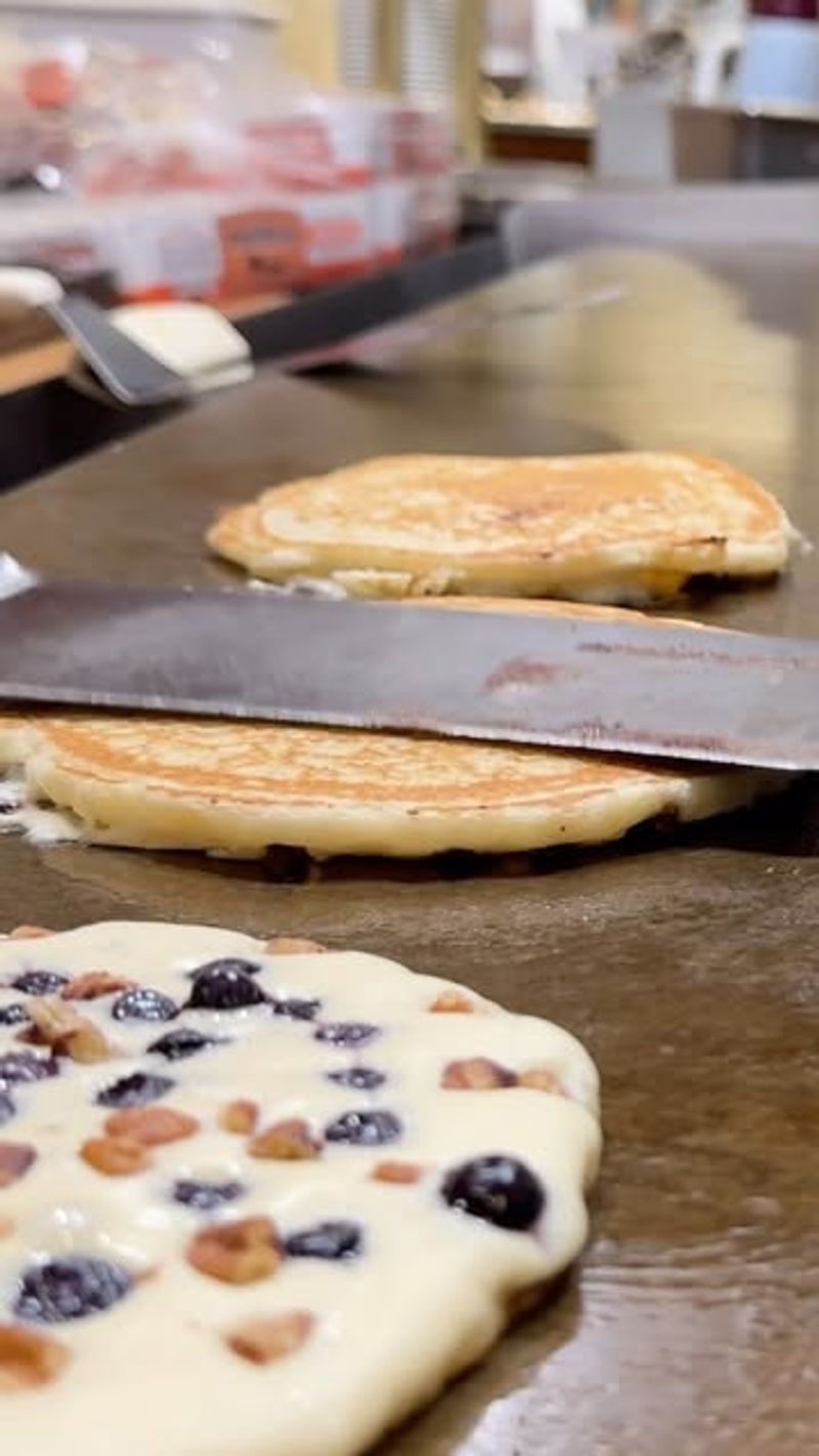 Fluffy Pancakes That Defy The Laws Of Physics
