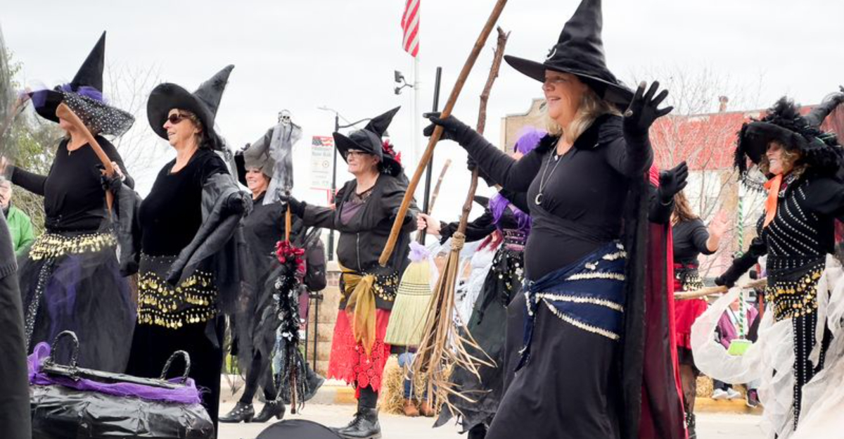 This Small Town In Wisconsin Is The Sweetest Halloween Town I’ve Ever Seen