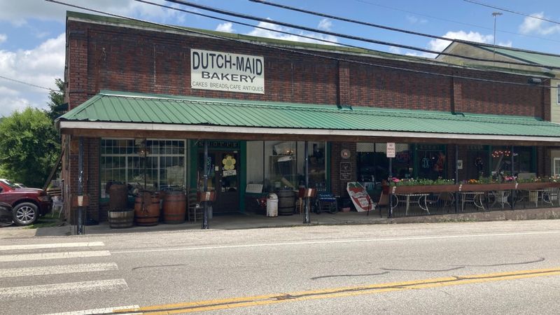 Dutch Maid Bakery & Café – Tracy City
