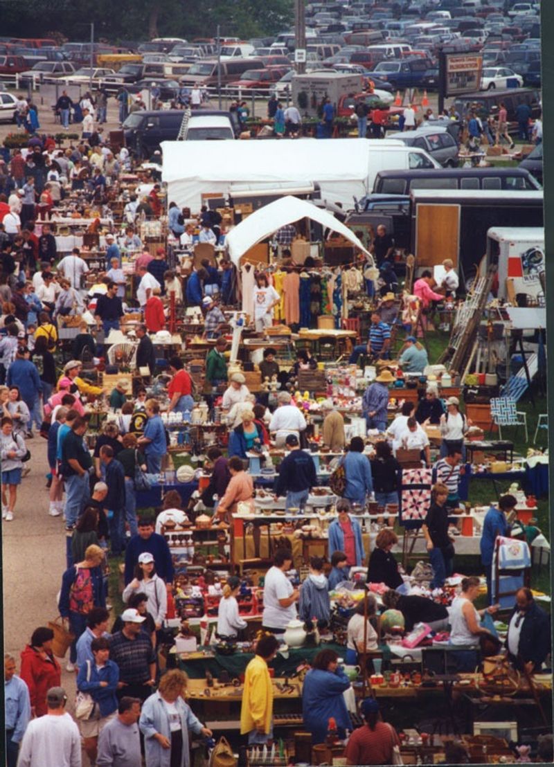 Over 500 Dealers Make This A Treasure Hunter's Paradise