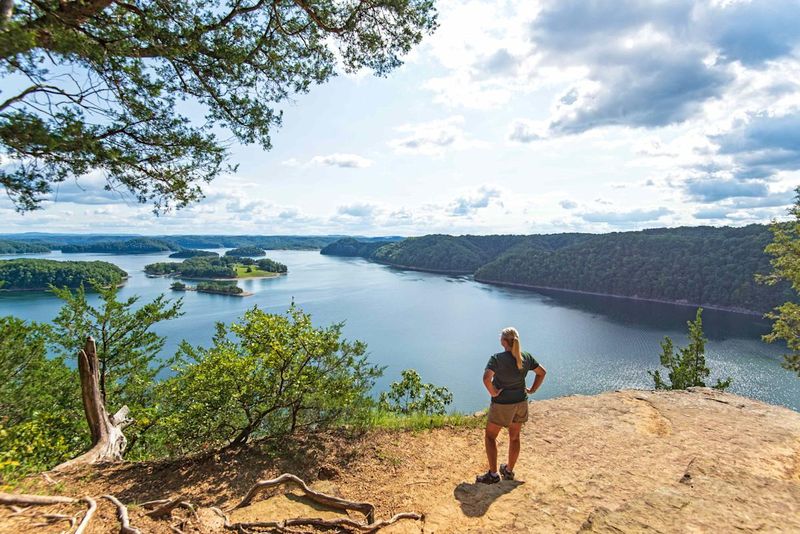 Dale Hollow Lake: Record-Breaking Waters