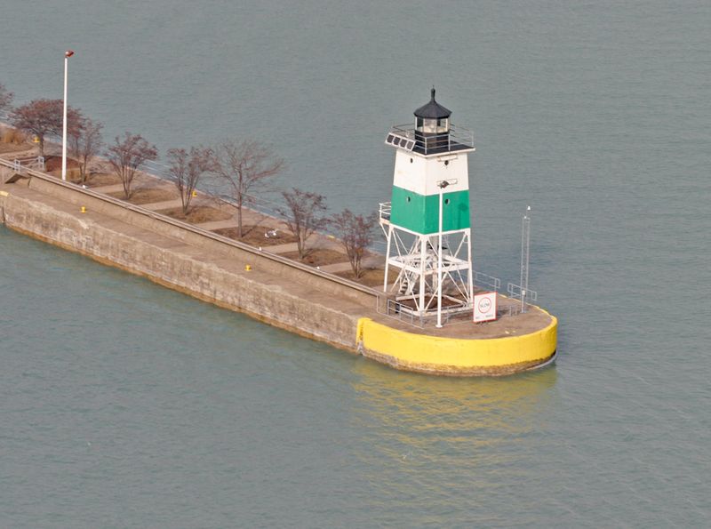 Chicago Harbor Southeast Guidewall Lighthouse