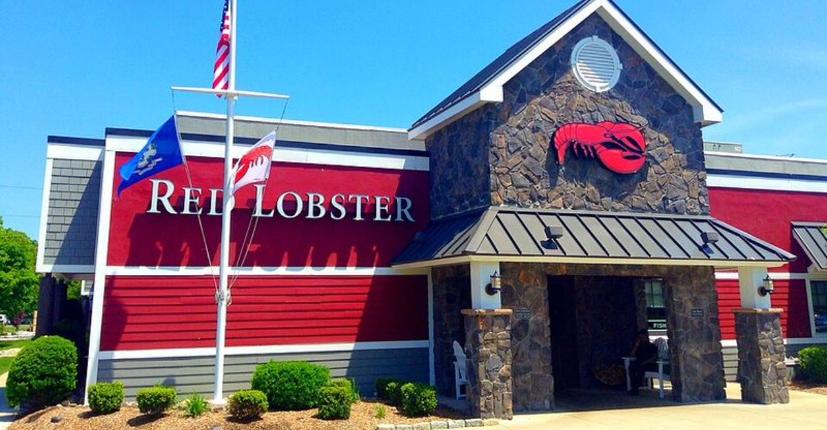 10 Once-Crowded Dining Spots Now Fading Into History