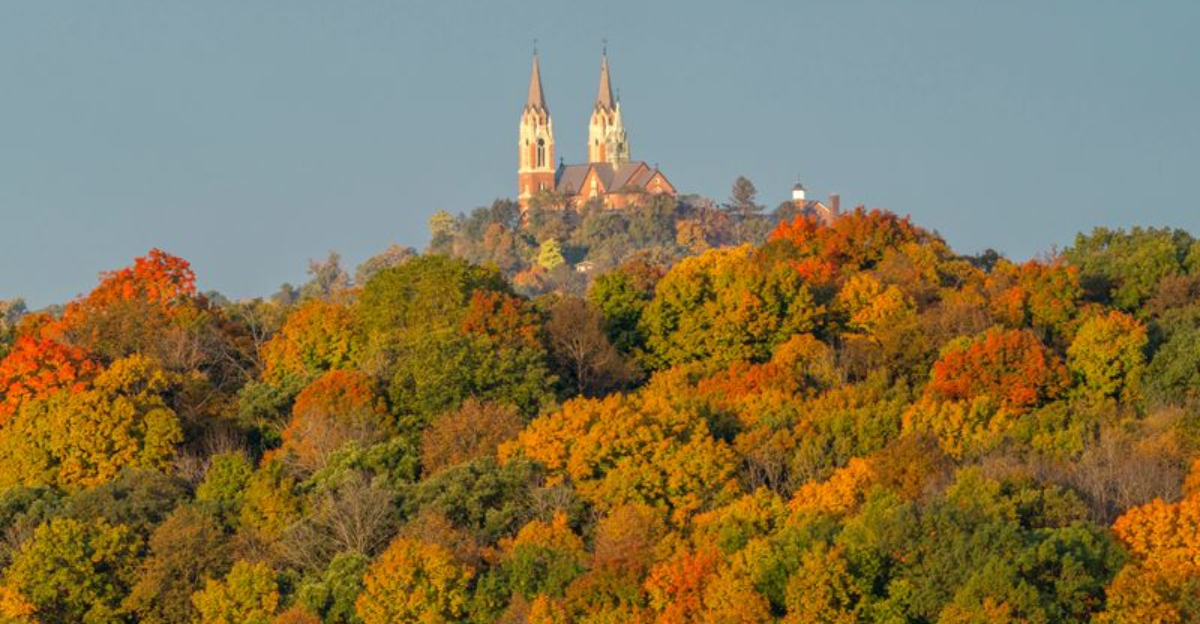 12 Stunning Fall Destinations To Experience In Wisconsin