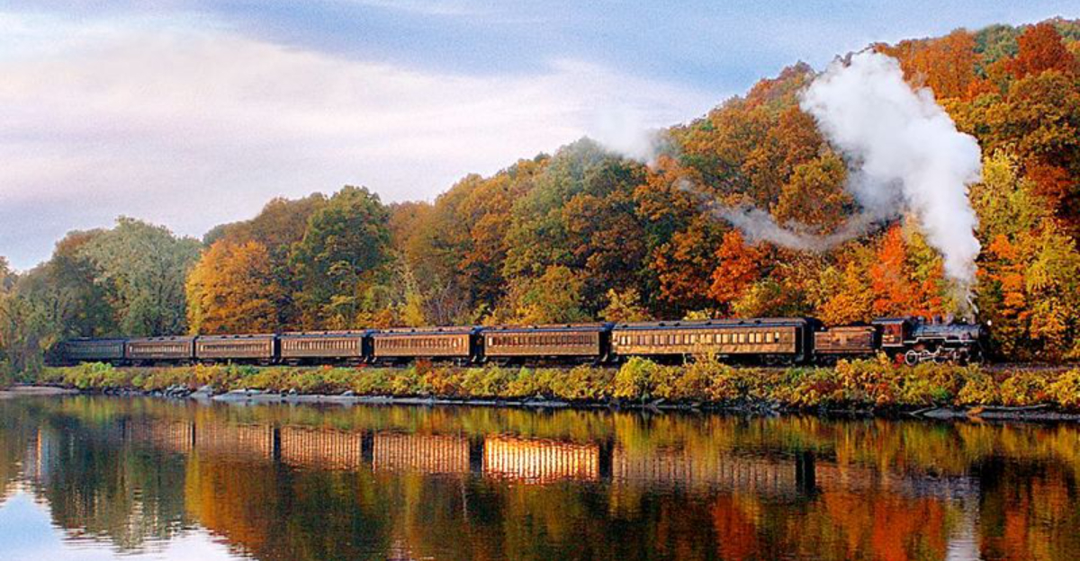 12 Top Scenic Train Trips For Chasing Fall Foliage From Oregon To Vermont