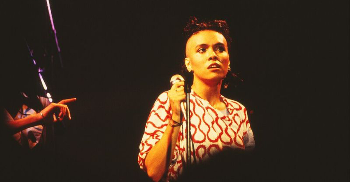13 Catchy ’80s Hits Everyone Remembers But Few Can Credit