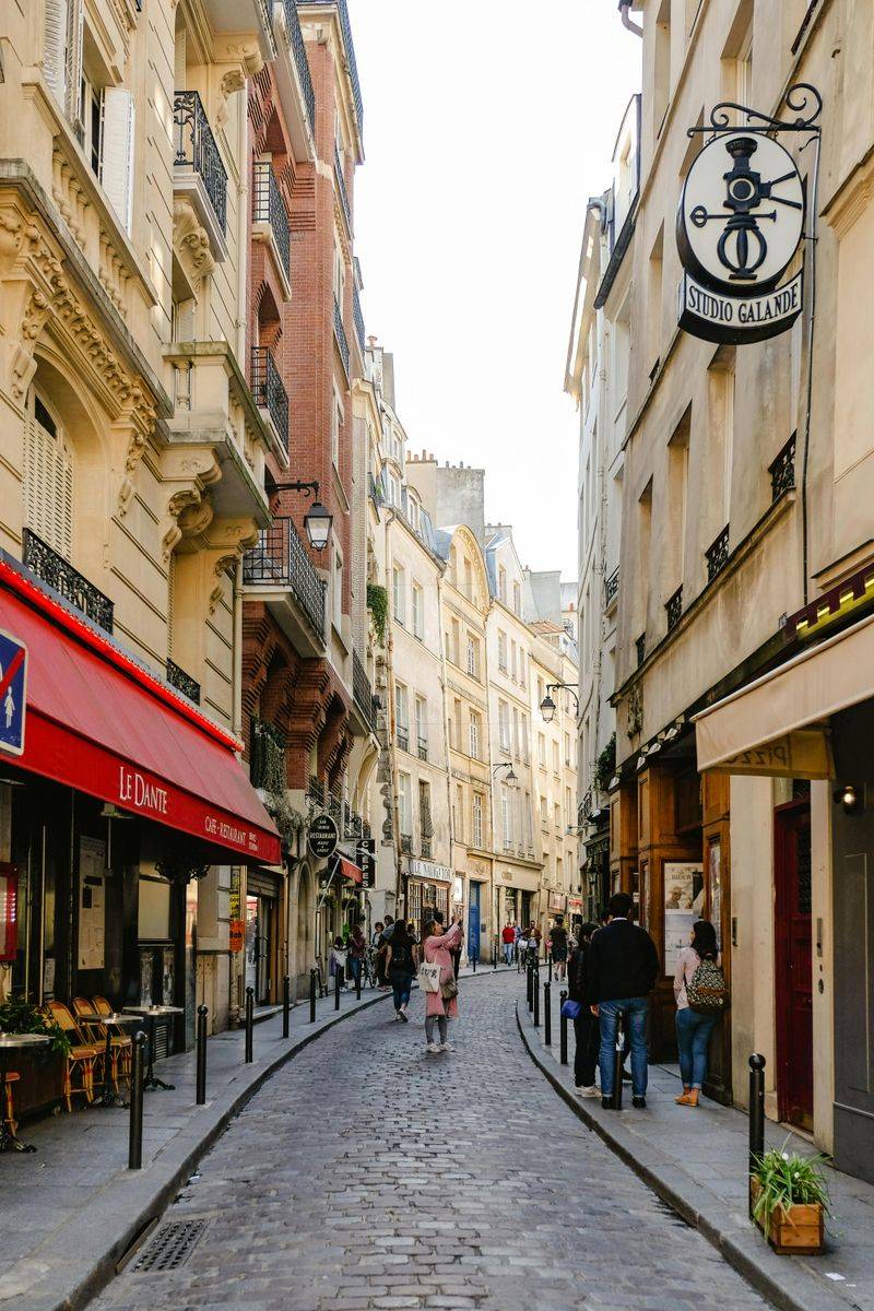 Bonjour – Hello