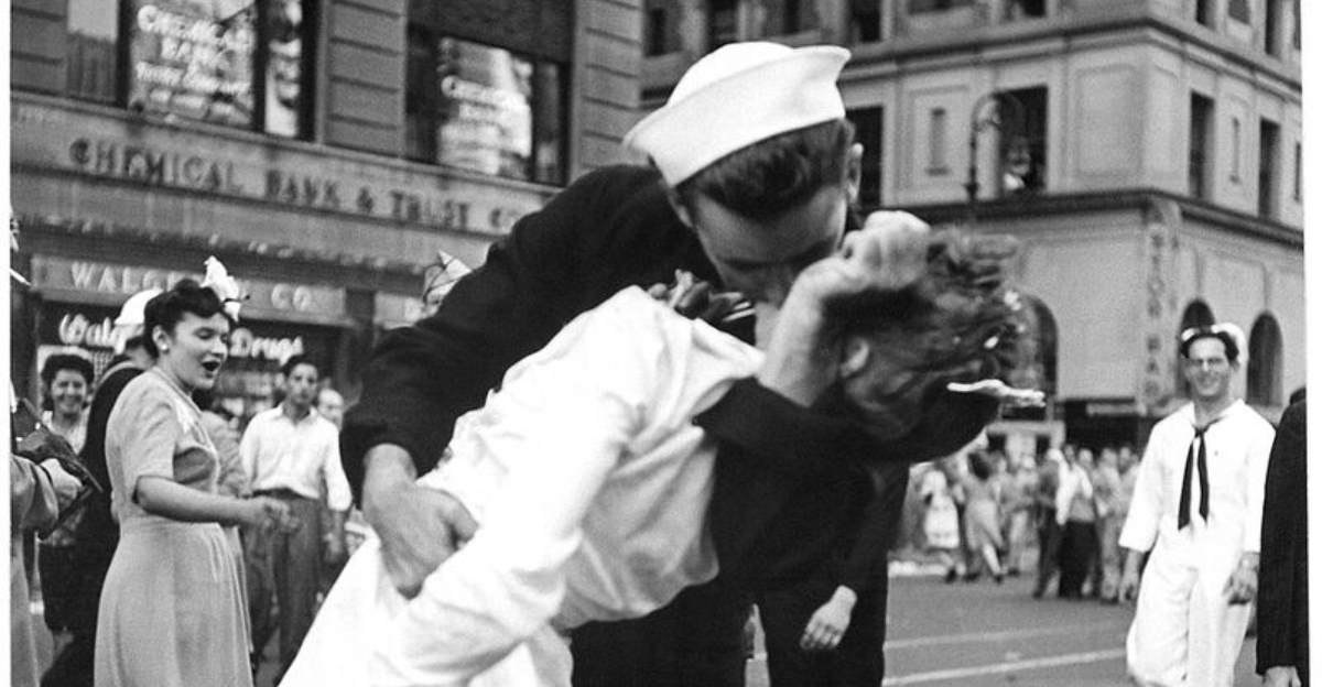 17 Historical Images That Bring The Past To Life In A Single Look