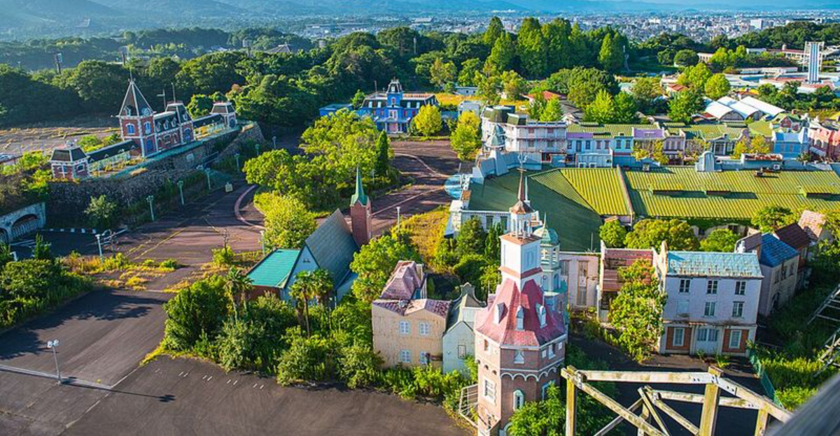 18 Abandoned Tourist Attractions That Once Drew Huge Crowds