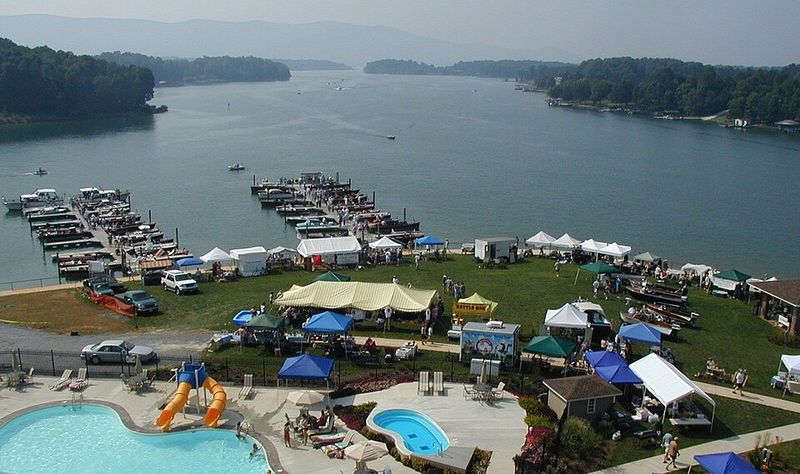 Smith Mountain Lake