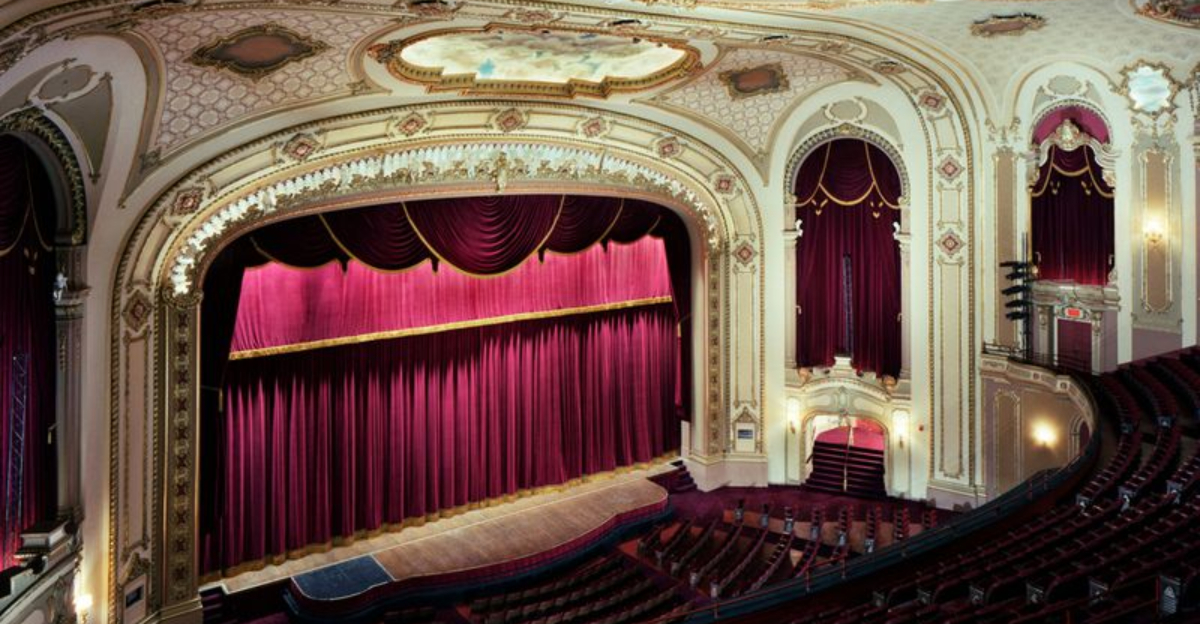 America’s 12 Legendary Historic Theaters From Chicago To Texas Worth The Journey