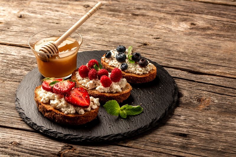 Mascarpone & Berries Toast