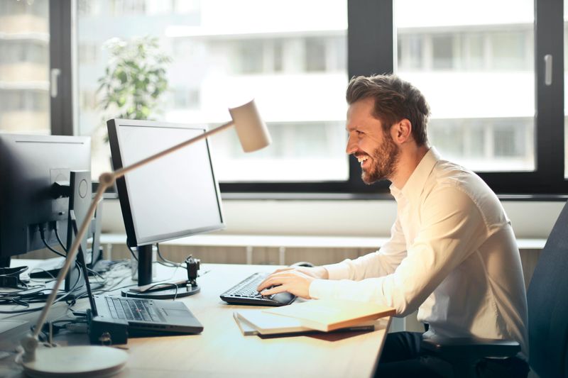 People Who Reply All To Company-Wide Emails