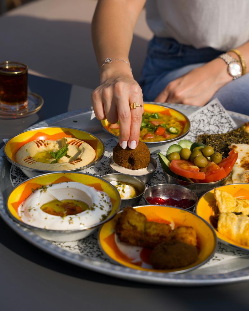 Hummus Platter With Pita And Veggies