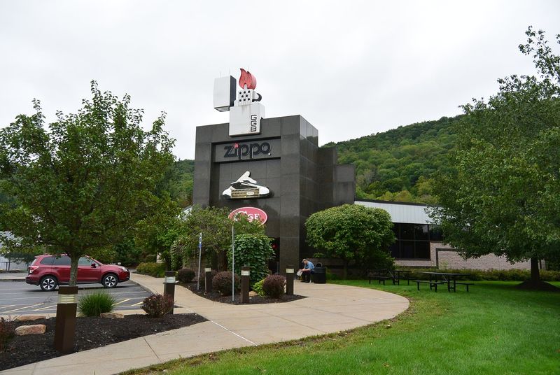 Manufacturing Heritage on Display