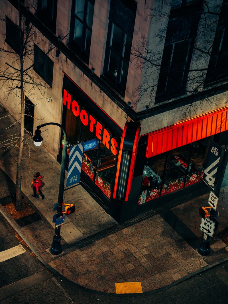 Hooters