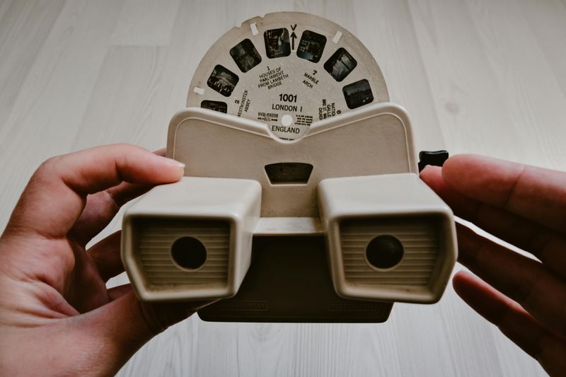 View-Master – Click Through 3D Pictures Of Animals And Landmarks